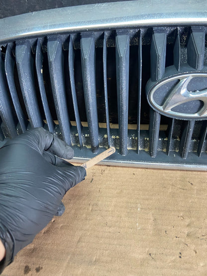 2001 to 2005 Hyundai Sonata Front Upper Grille Grill Bumper OEM O8090 DG4