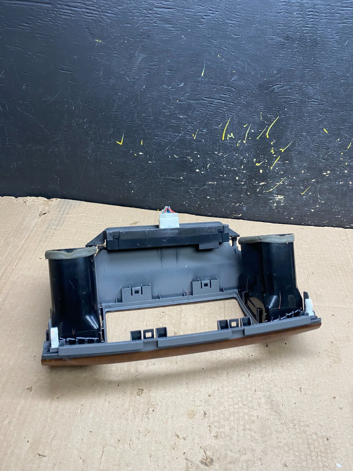2002 2005 Toyota Camry Radio Center Console  Air Vent Bezel Trim OEM z0153 DG4