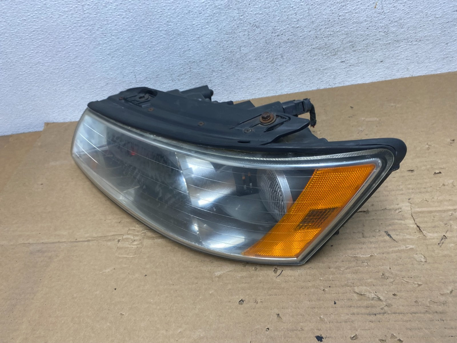 2006 to 2008 Hyundai Sonata Left Driver LH Side Headlight Halogen AD3960 DW1