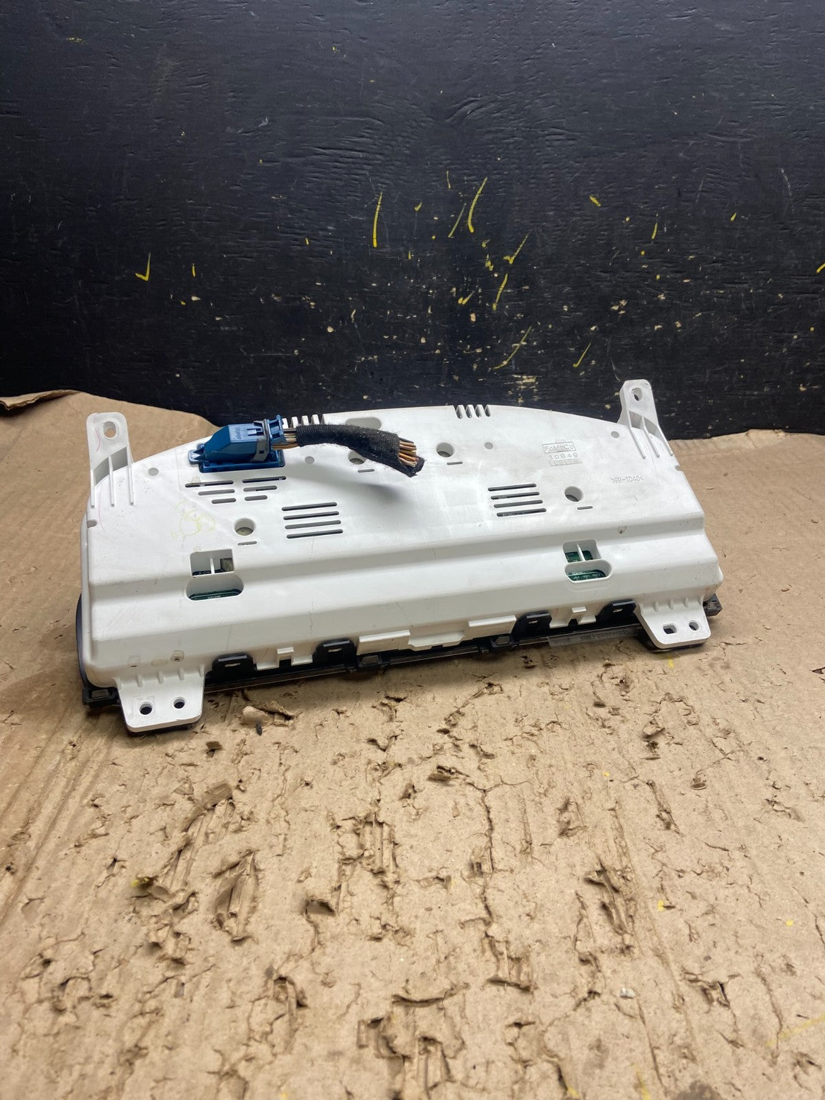 2008 - 2010 Ford Edge Gauge Speedometer Cluster OEM X6476 DG6