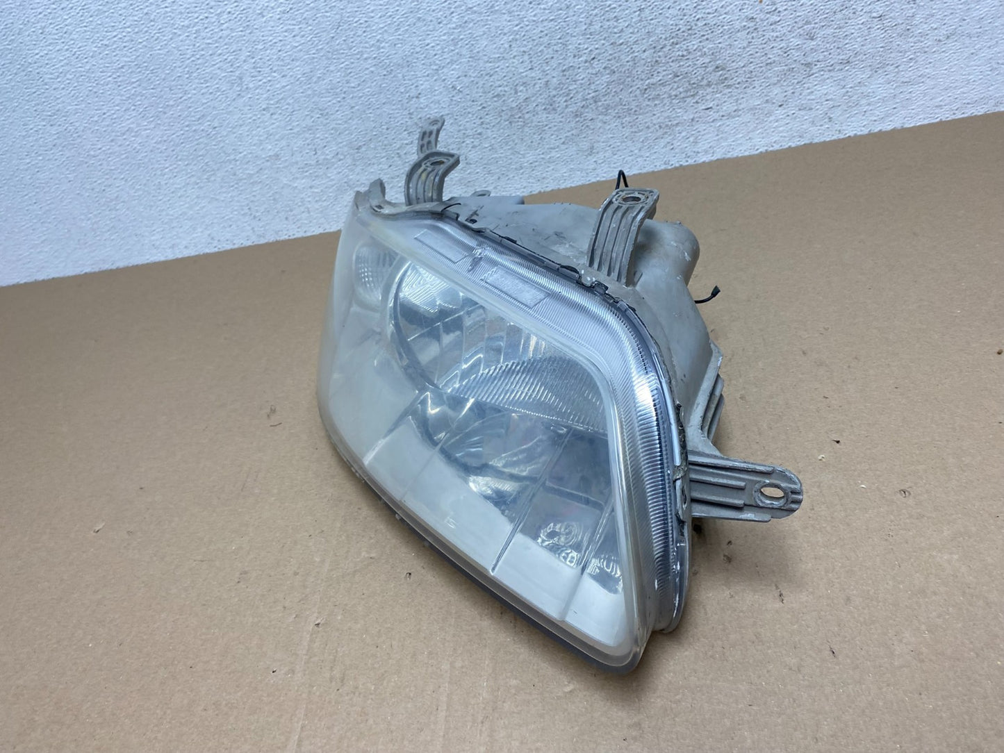 2004 - 2006 Chevrolet Aveo Hatchback Right Passenger Headlight Halogen AE7184 DW1