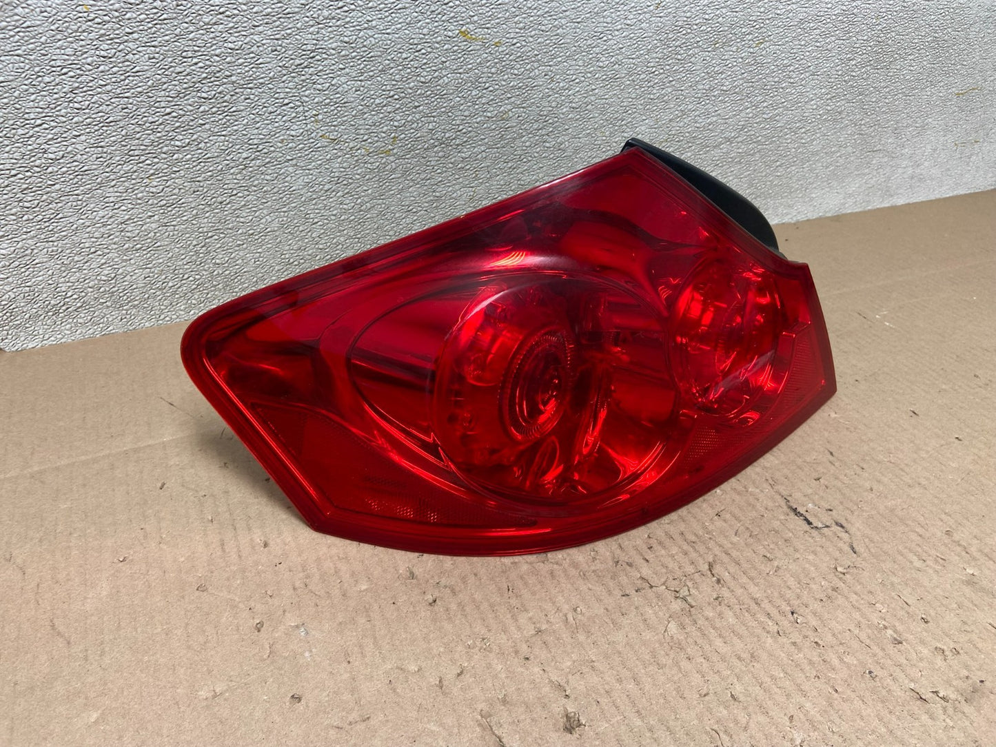 2007 to 2013 Infiniti G35 G37 Sedan Left Driver LH Side Tail Light Oem Z6095 DW2