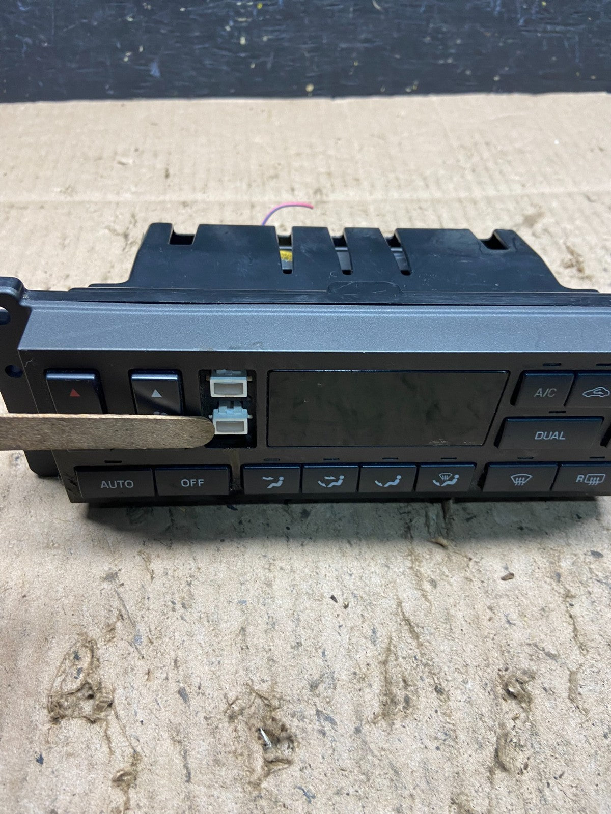 2003 to 2006 Lincoln Town Car Climate Control Panel Q1095 DG1