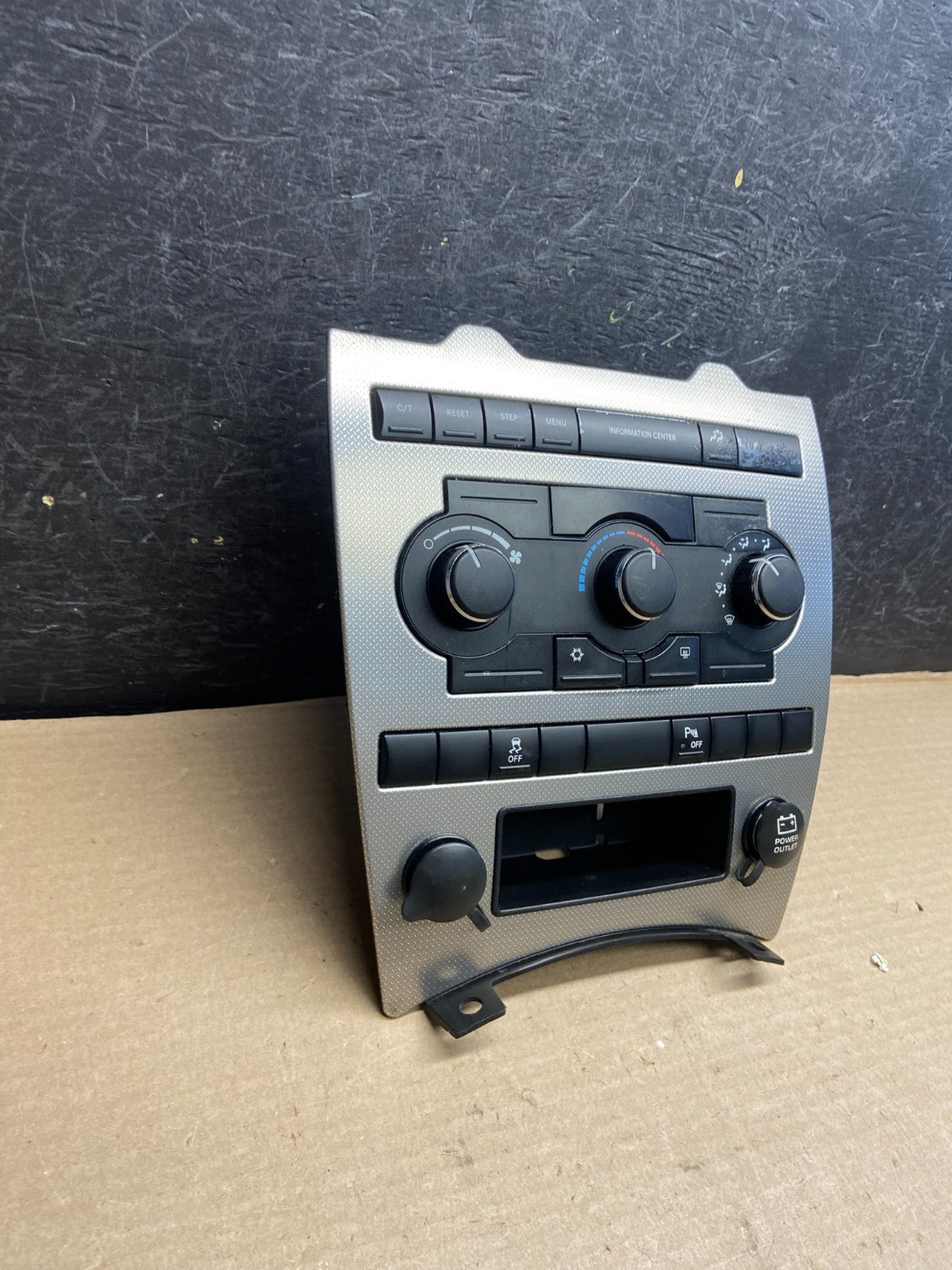 2005 to 2007 Jeep Commander Grand Cherokee A/C Climate Control Bezel AH1548 DG3