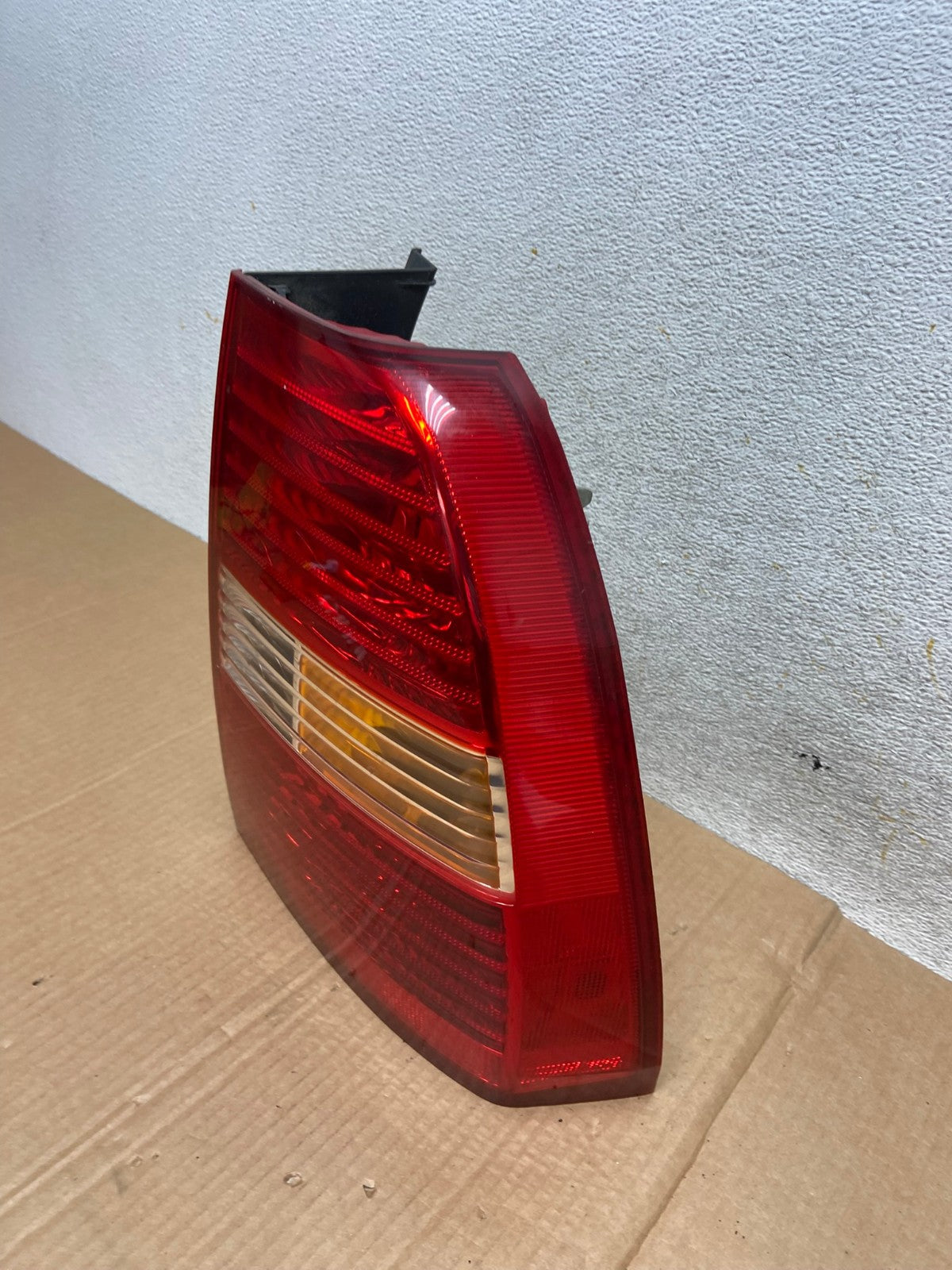 2005 to 2007 Kia Sportage Right Passenger Side RH Side Tail Light AI5706 LK1