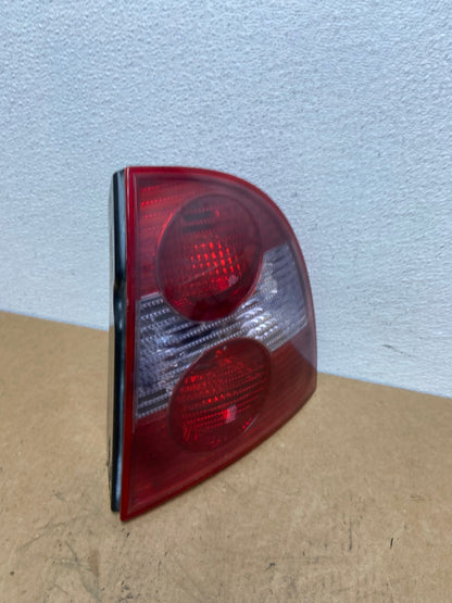 2001 to 2005 Volkswagen Passat Right RH Side Tail Light AC2983 LK2