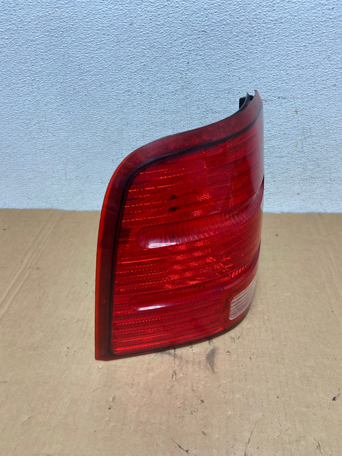 2002 to 2005 Ford Explorer Left Driver Lh Side Tail light AD2737 LK2