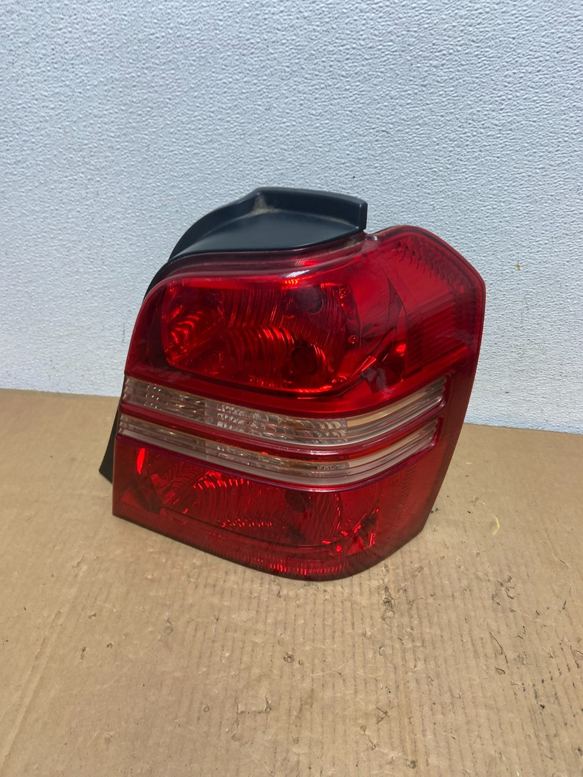2001 2002 2003 Toyota Highlander Right Passenger RH Tail Light AD1019 LK0