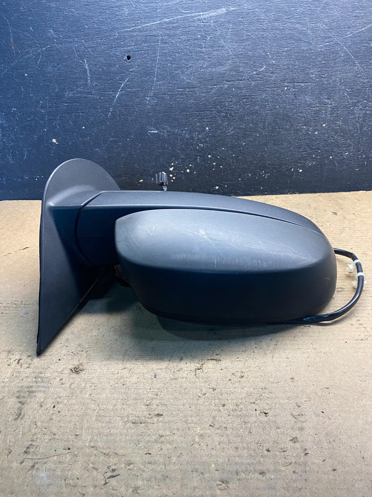 2009 to 2014 Gmc Yukon Right Passenger Turn Signal View Door Mirror OE AA2870 DG1