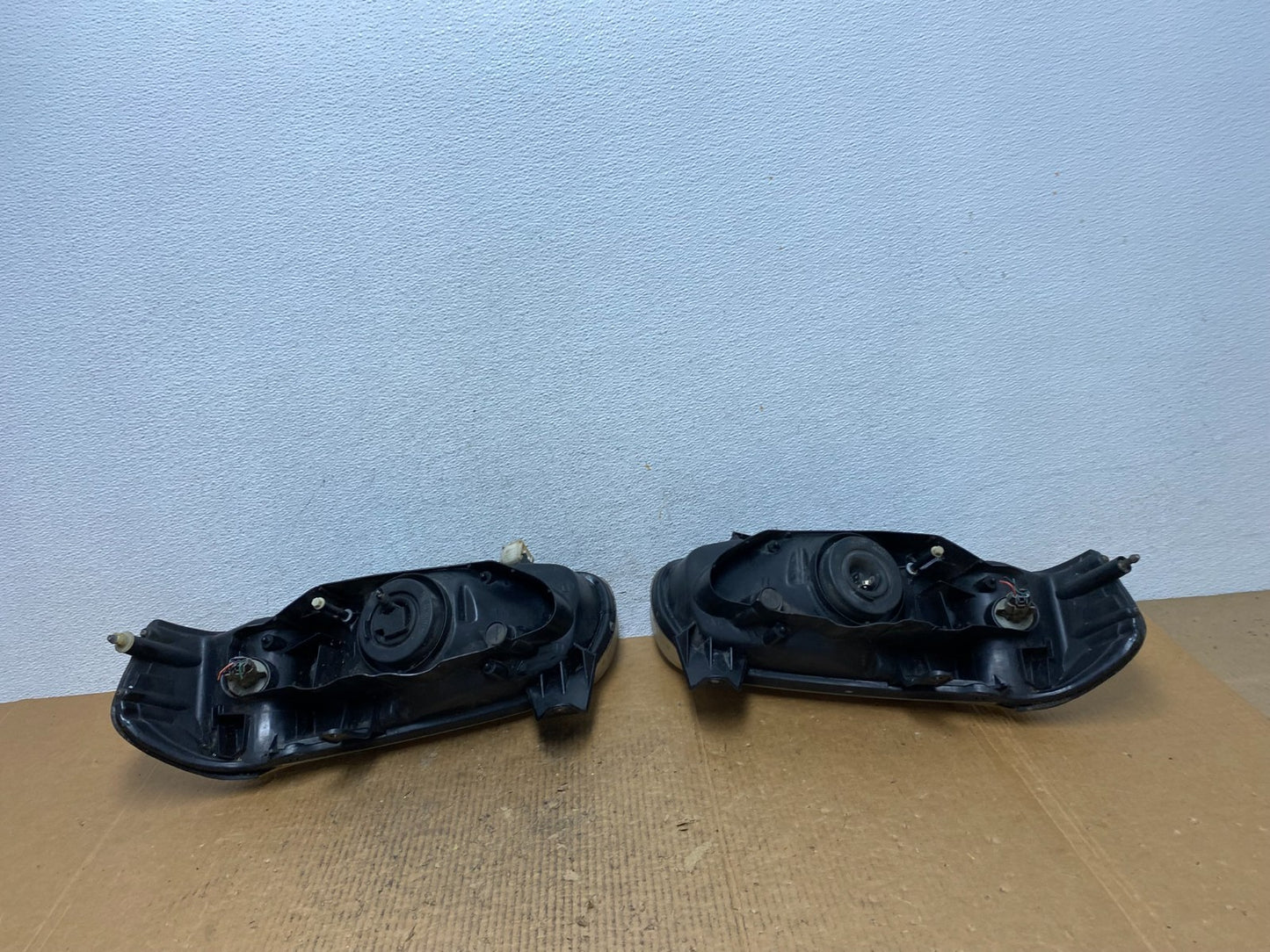 2000 to 2001 Nissan Maxima Left+Right Side Set Halogen Headlights AE1630 DW6