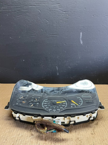 2002 GMC Yukon Speedometer Cluster Gauge Oem AB7528 DG4