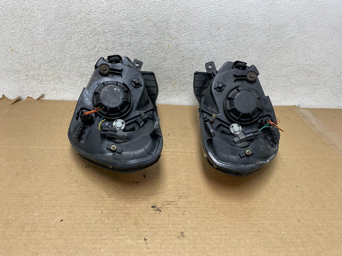 2006 to 2011 Hyundai Accent Sedan Left+Right Halogen Headlights AH4043 DW10