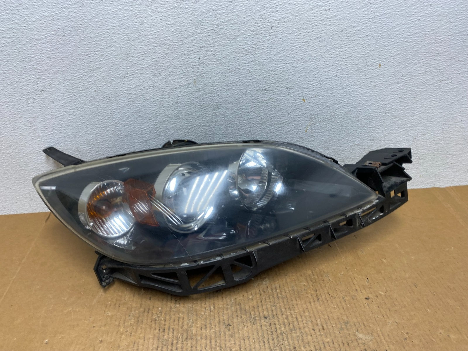 2004 to 2009 Mazda 3 Hatchback Right Passenger Rh Side Headlight AE1178 DW0