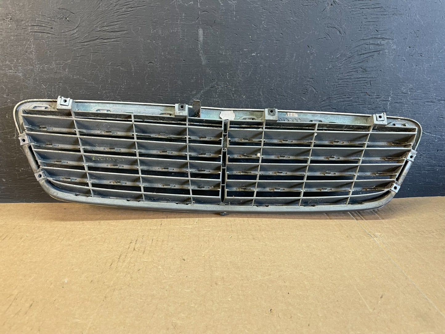 2001 to 2004 Mercedes C-Class C230 C320 C350 Front Upper Grill Grille AD0131 DG3