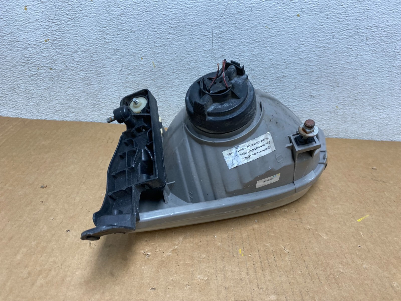 2001 2002 2003 Toyota Sienna Right Passenger Rh Side Headlight Halogen I060610