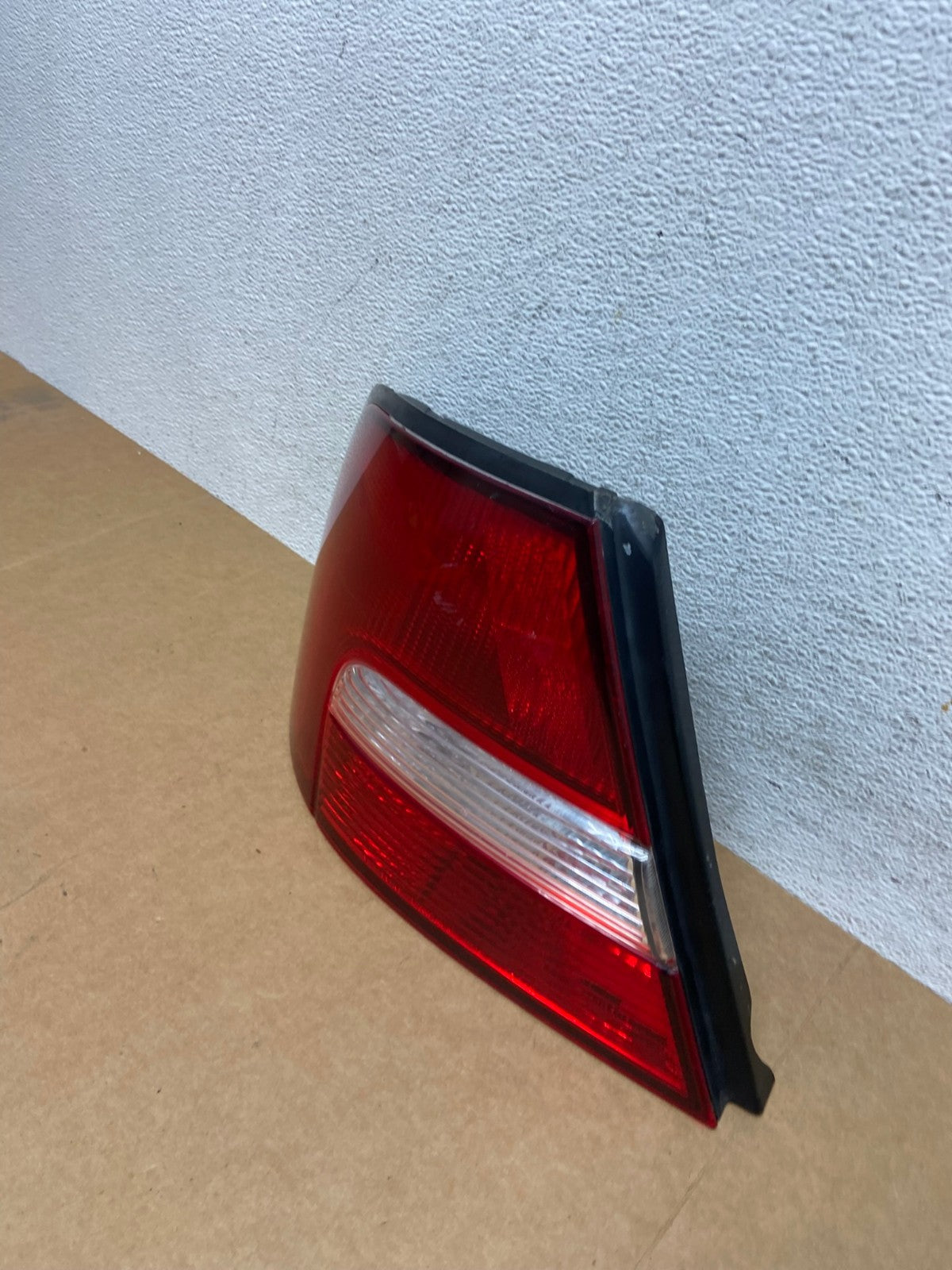 2000 to 2001 Nissan Altima Left Driver LH Side Tail Light AE2900 LK1