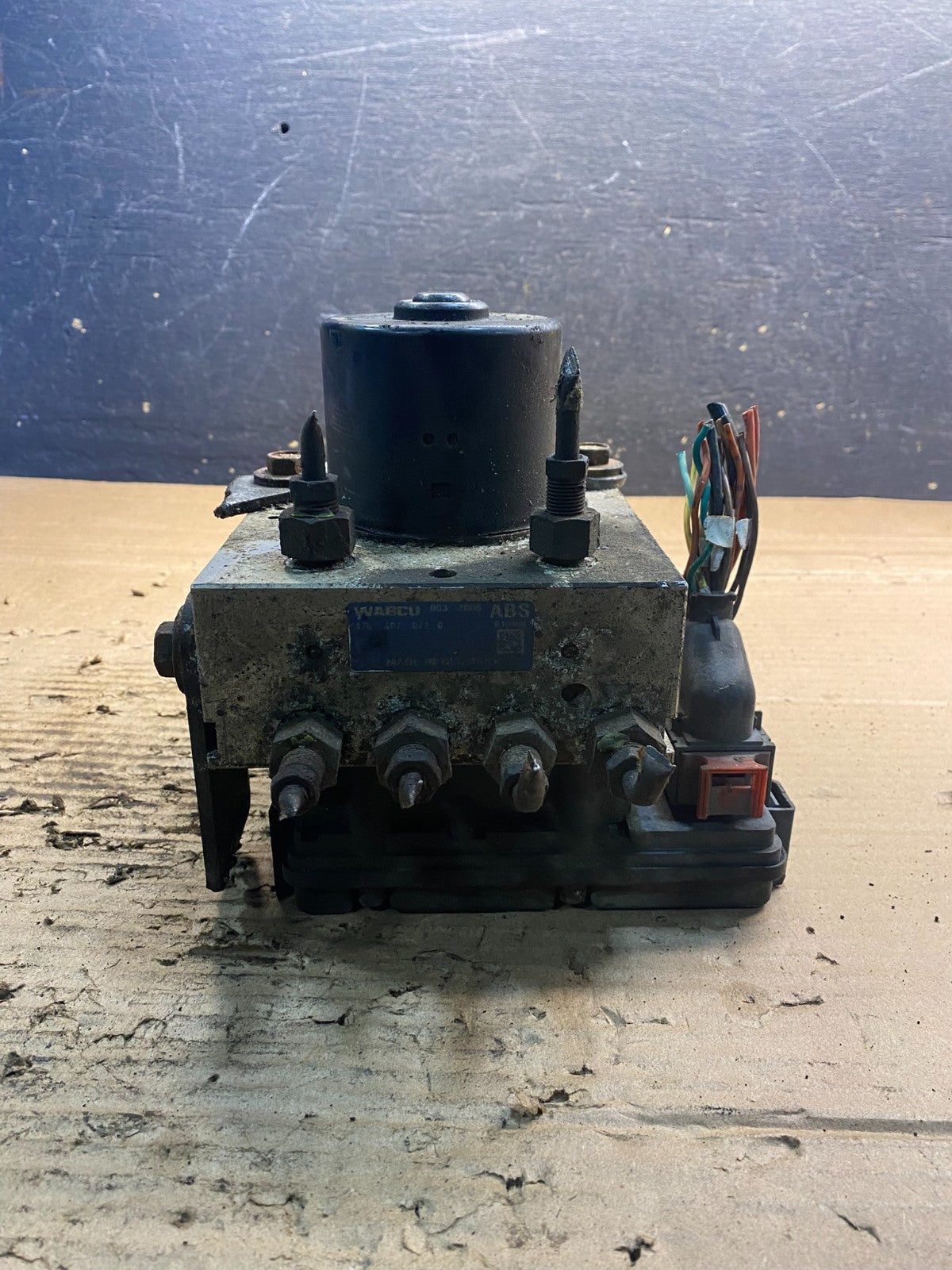 Wabco ABS Pump Hydraulic W/ Module P/N 4460470002 aa32335
