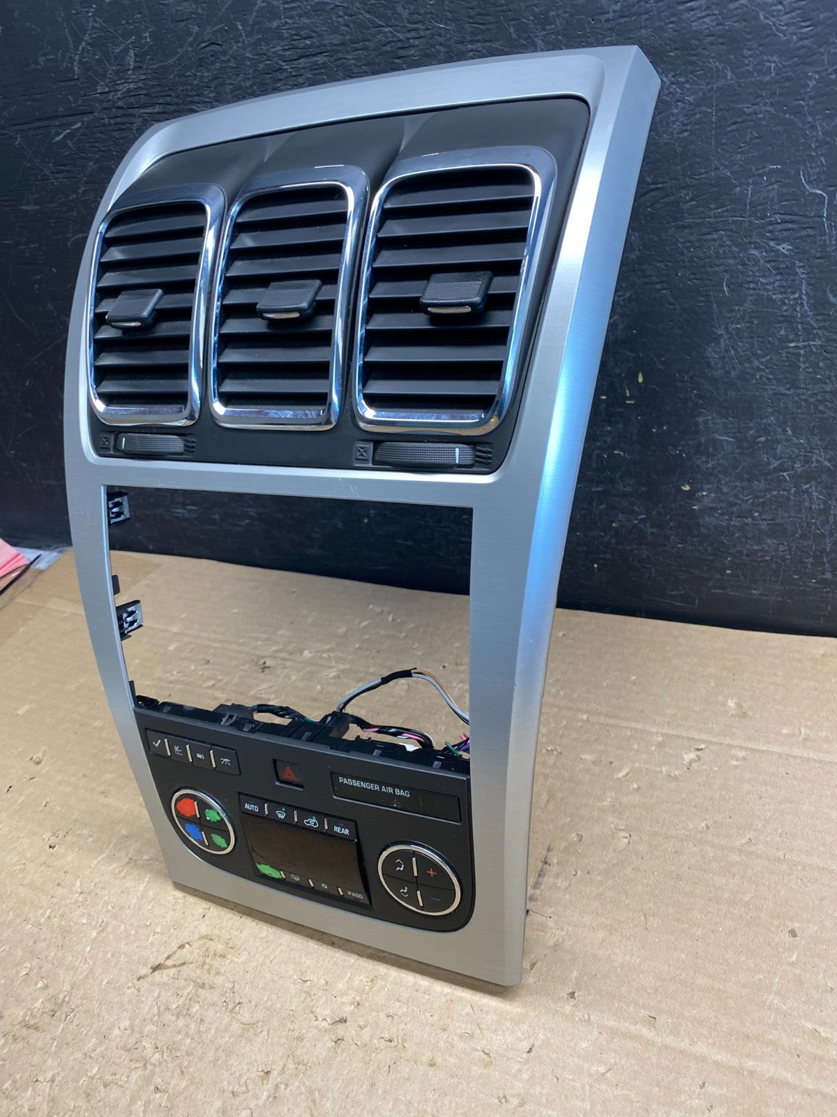 2007 - 2012 GMC Acadia A/C Heater Climate Control Radio Panel Bezel OE AG8470 DG2