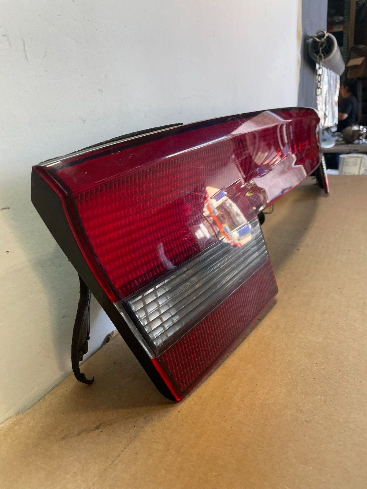 2000 to 2004 Subaru Legacy 4dr Sedan Trunk Center Tail Light Panel AF8724 DG2