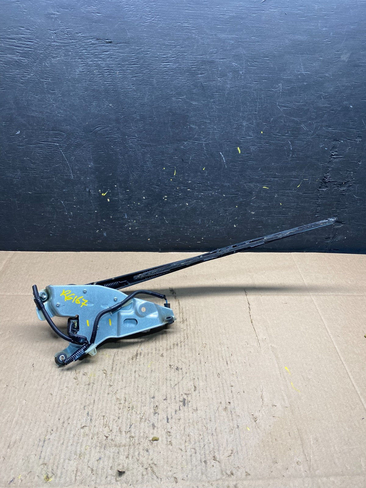 2010 to 2011 Honda Insight Rear Windshield Washer Wiper Motor R6167 DG4
