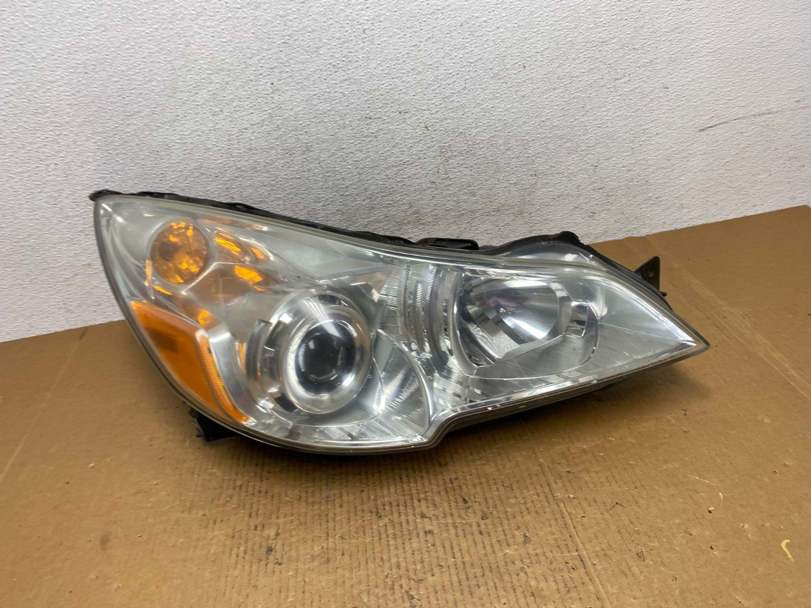 2010-2012 Subaru Legacy Outback Right Passenger Headlight AE0374 DW0