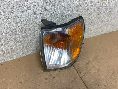 1999-2004 Nissan Pathfinder Front Left Driver Turn Signal Oem P4297 DW2