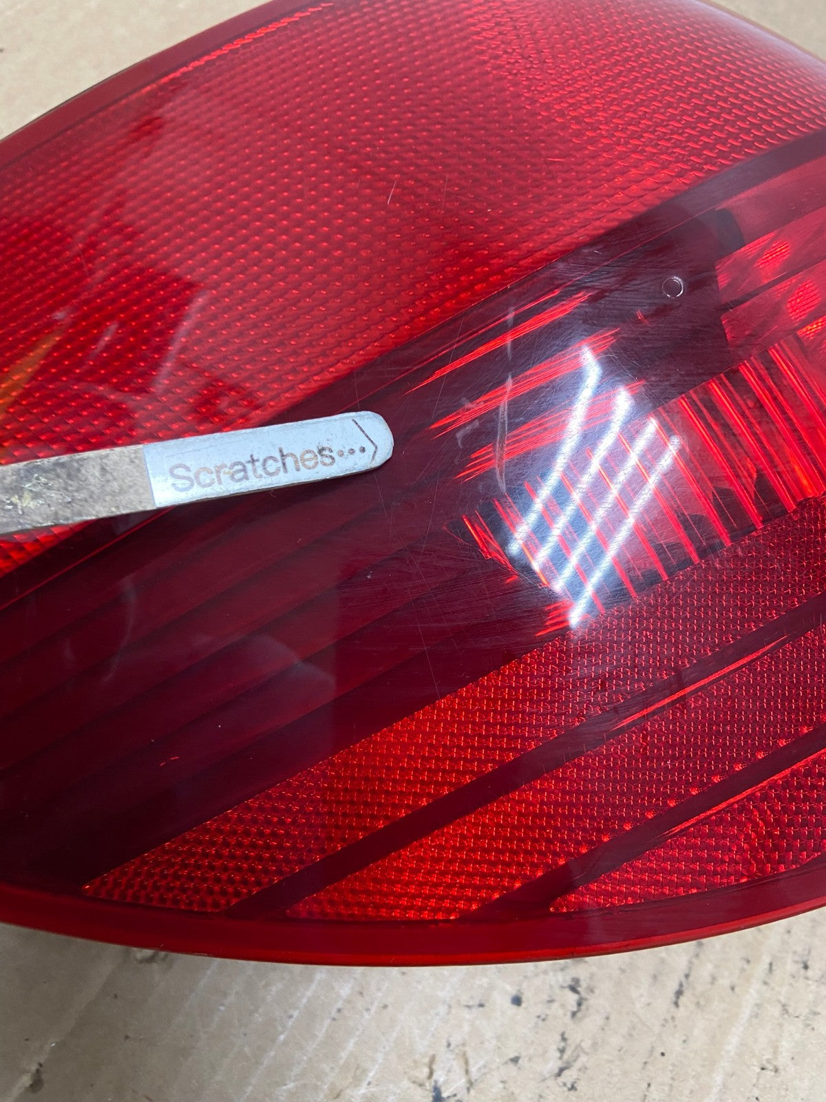 2004 to 2005 Toyota Sienna Left Driver LH Side Tail Light AG2256 LK3