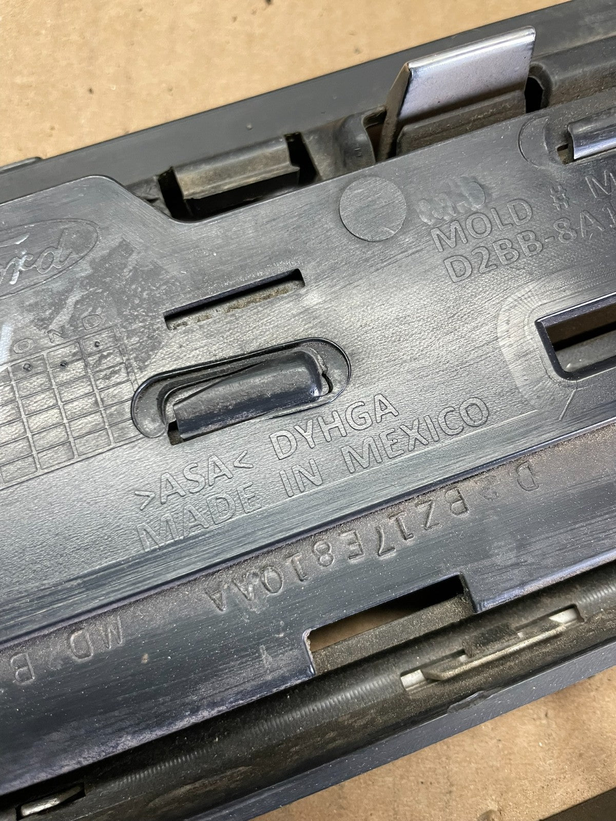 2014 to 2019 Ford Fiesta Front Upper Grille Grill Oem AB3030 DG8