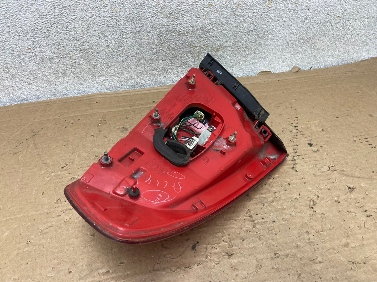 2003-2004 Infiniti G35 Left Driver Lh Side Tail Light AH9177 LK3