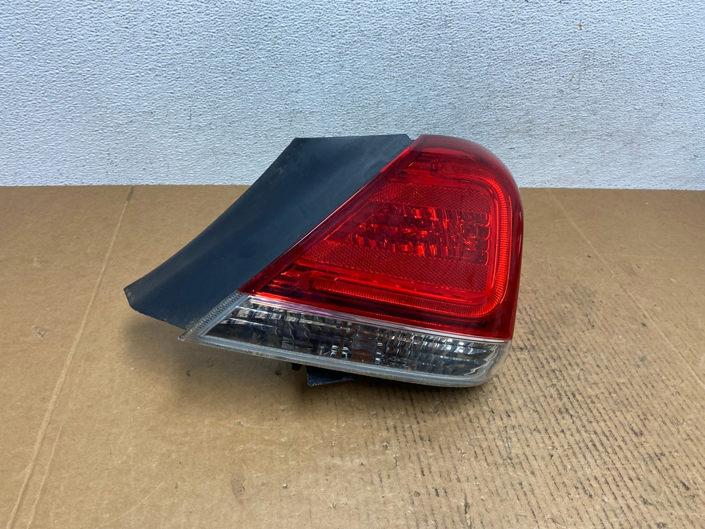 2011-2012 Toyota Avalon Right Passenger RH Side Tail Light AE0405 LK2