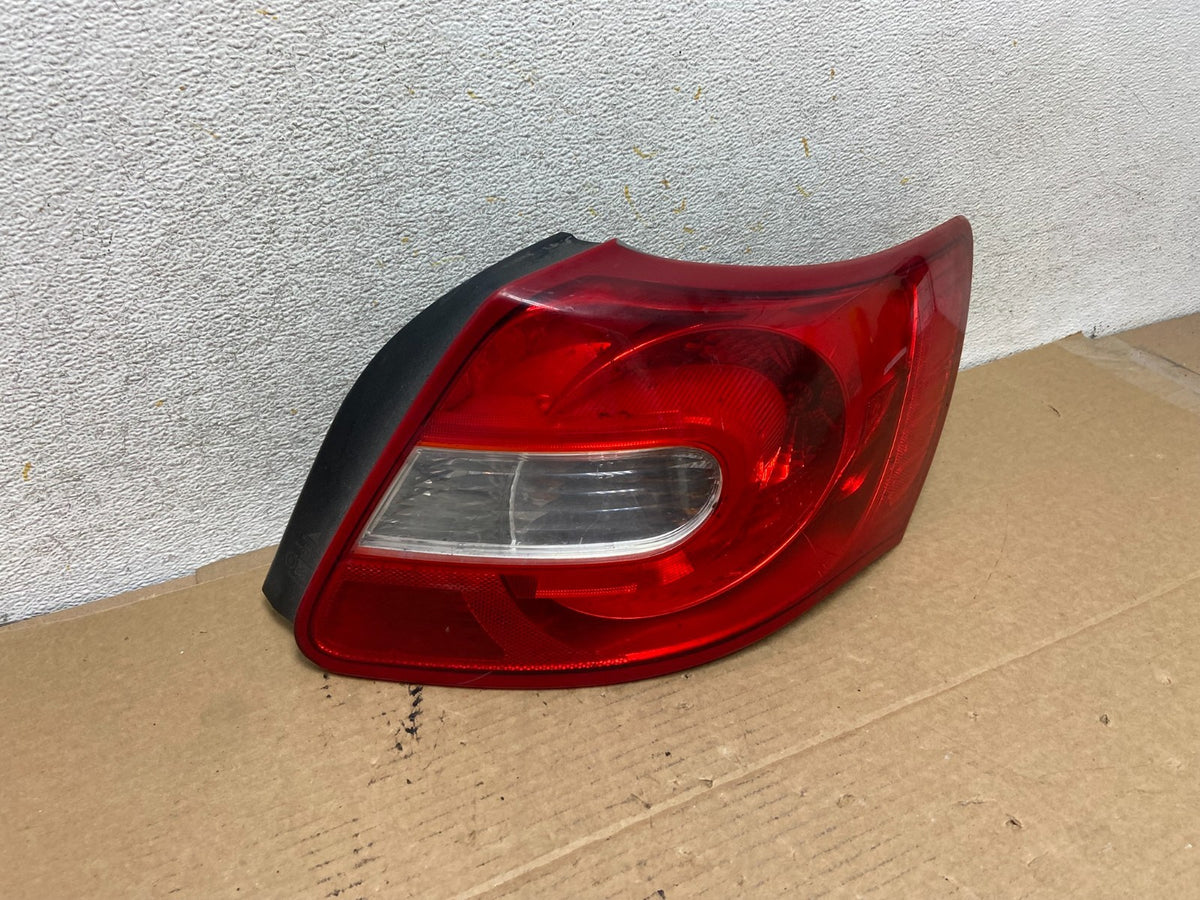 2010 to 2013 Suzuki Kizashi Right Passenger RH Tail Light AH7829 DG1