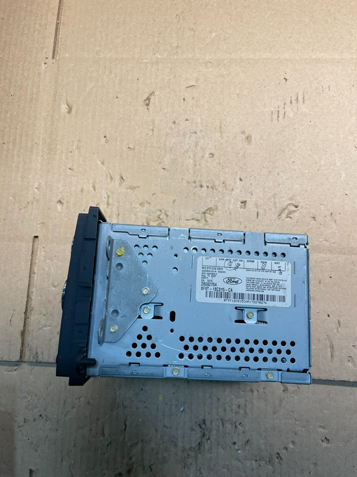 2008 - 2009 Ford Taurus X AM FM Radio MP3 6 Disc CD Player Auxiliary v8746 DG1