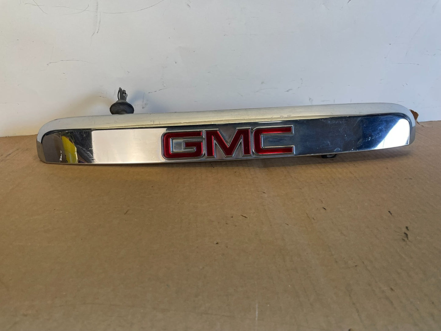 2007-2012 GMC Acadia Chrome Tailgate Rear Finish Molding Back W/Camera AG3160 DG0