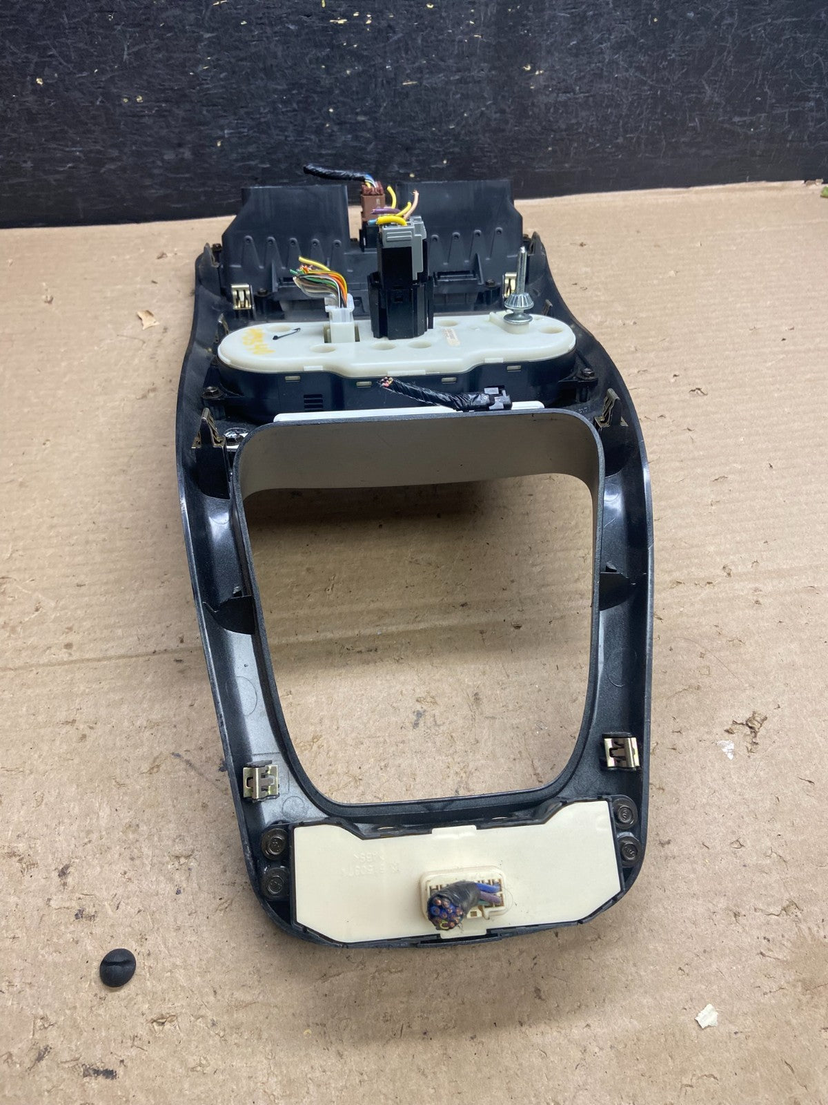 2005 to 2006 Chevrolet Equinox Radio Face Climate Control Panel Bezel AH5340 DG7