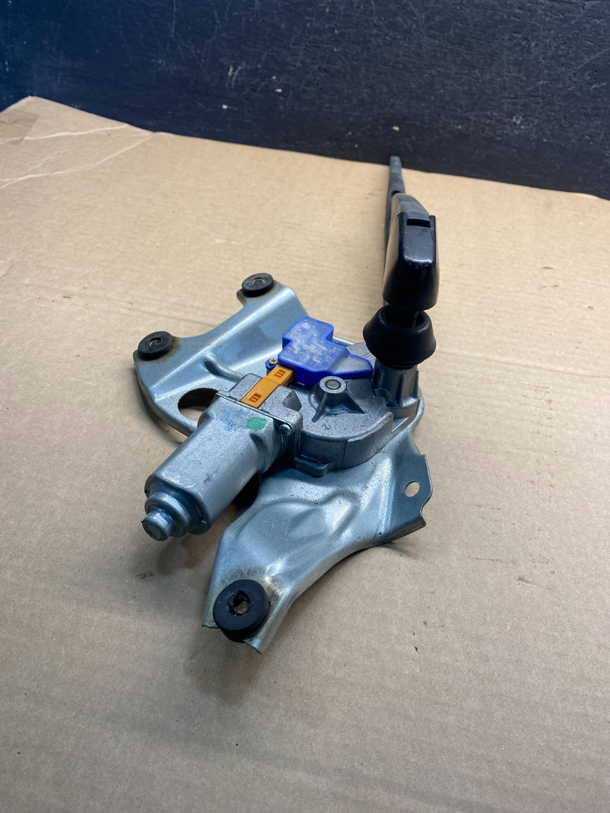 2010 to 2014 Subaru Legacy Outback Rear Wiper Motor AE00454