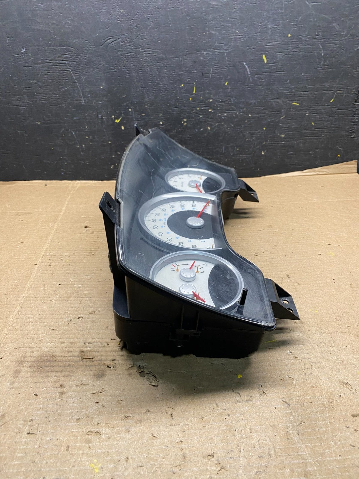 2004 Dodge Durango Speedometer Instrument Cluster Gauge OEM R2813 DG2