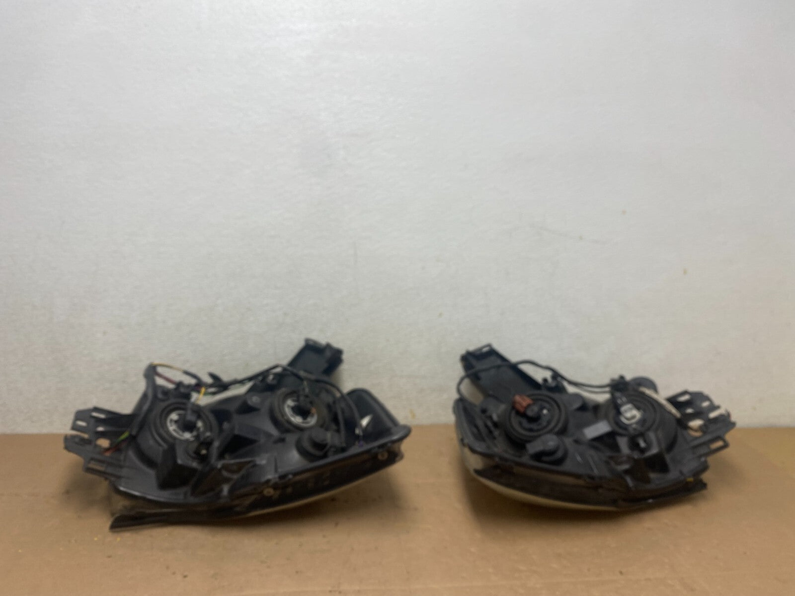 2004 to 2007 Nissan Armada Left+Right Side Set Headlights Oem M4123 DW13