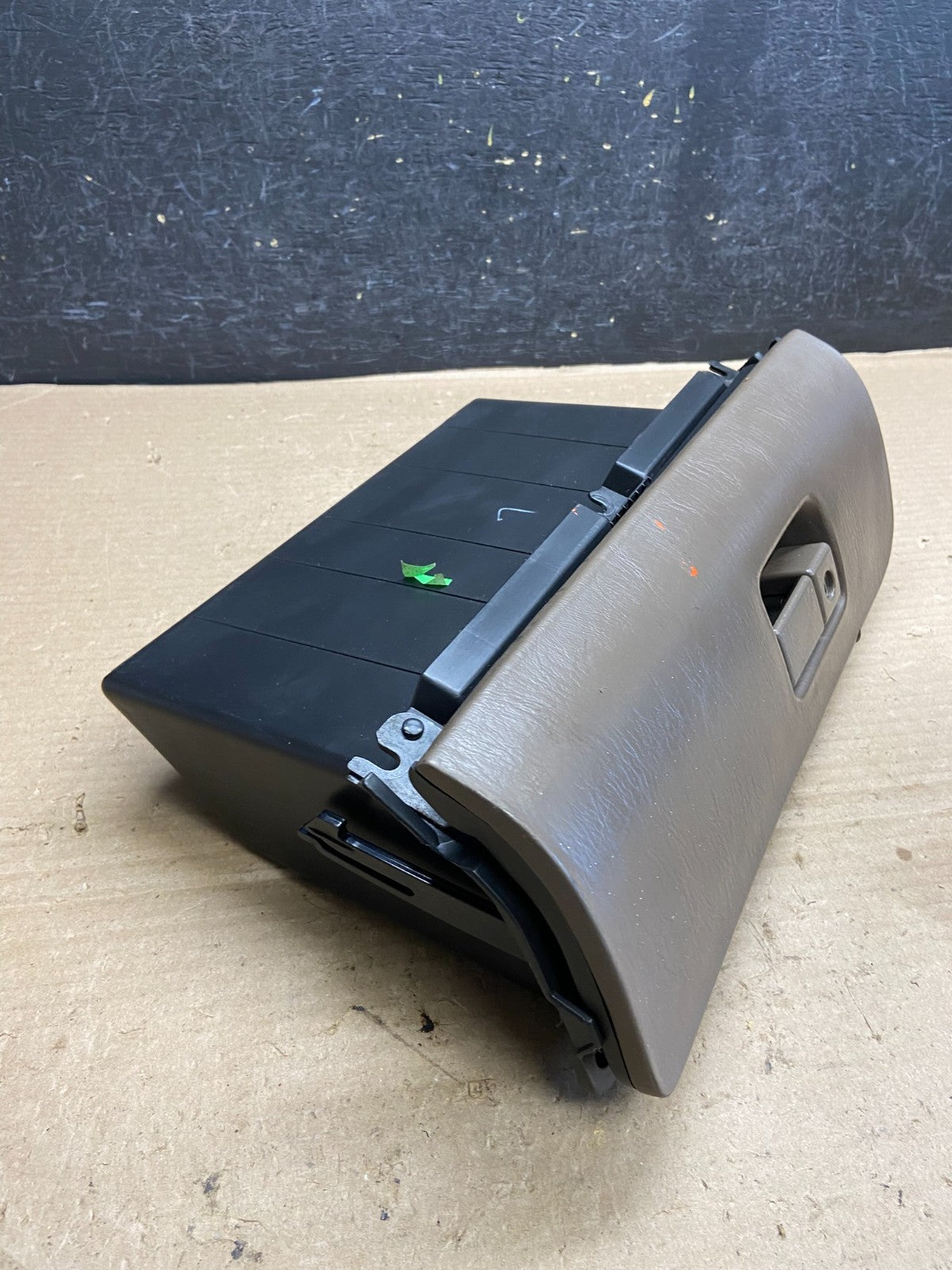 1998 2003 Toyota Sienna Front Right Passenger Storage Glove Box AH3774 DG3