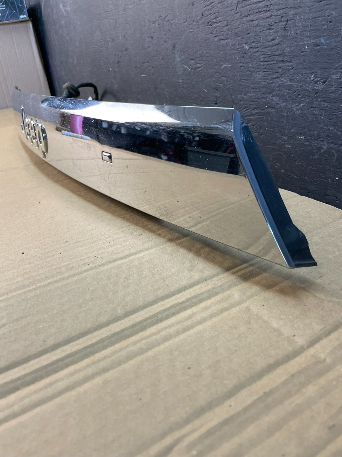 2011-2013 Jeep Grand Cherokee Liftgate Garnish Molding Trim W/ Camera AC9681 DG1