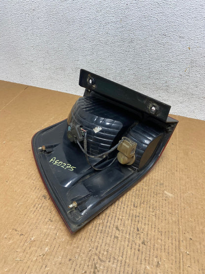 2003 2004 2005 2006 Ford Expedition Right Passenger Rh Tail light AE02756