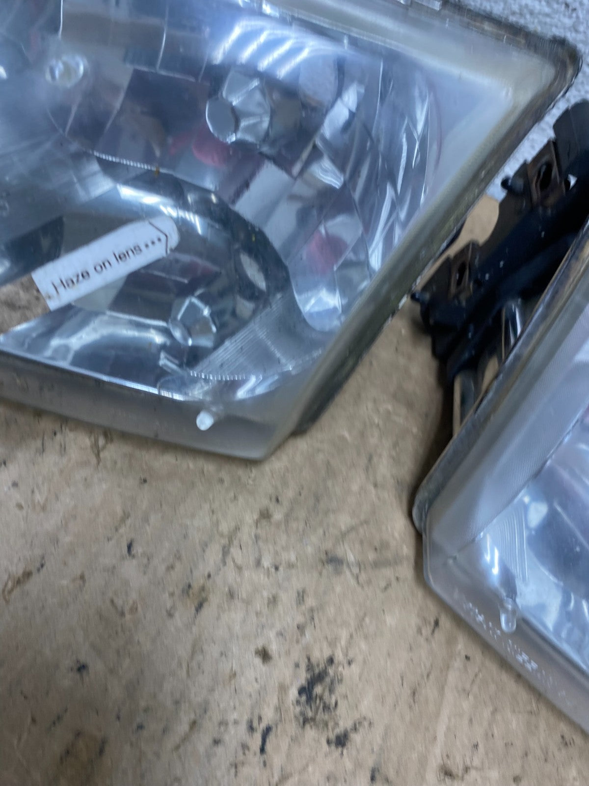 2001 to 2002 Nissan Quest Left+Right Side Halogen Headlights AG2505 DW5