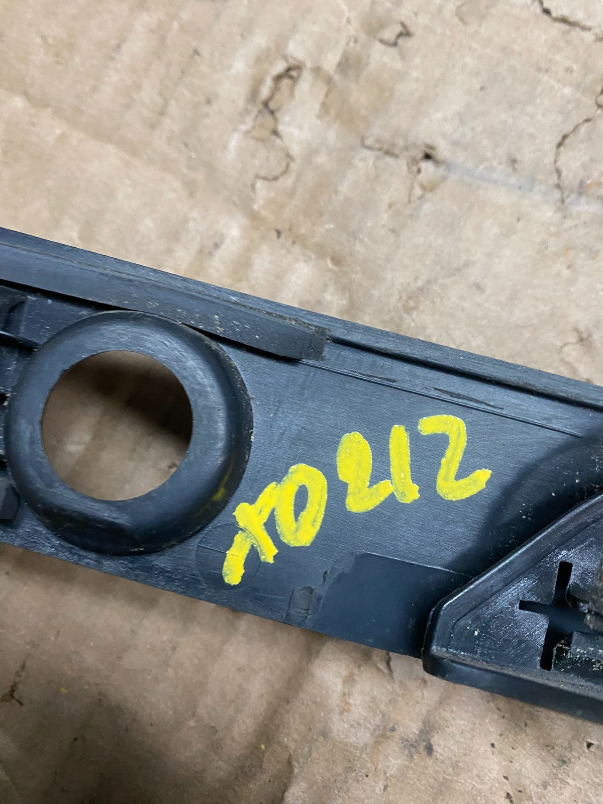2016 - 2019 Ford Explorer Interceptor Rear Tailgate Molding With Camera X0212 DG12