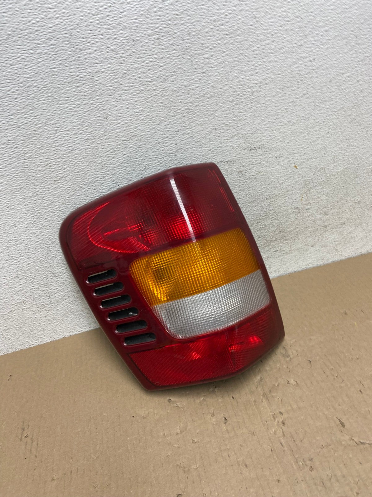1999 - 2004 Jeep Grand Cherokee WJ Left Driver Lh Tail Light AE9607 LK2
