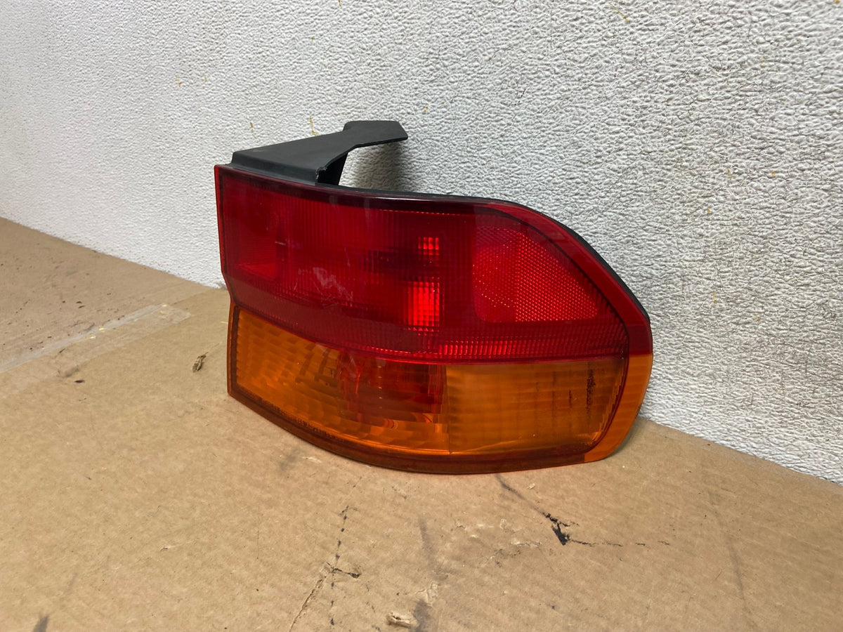 1999 2000 2001 Honda Odyssey Right Passenger Side Tail Light AH4336 LK2