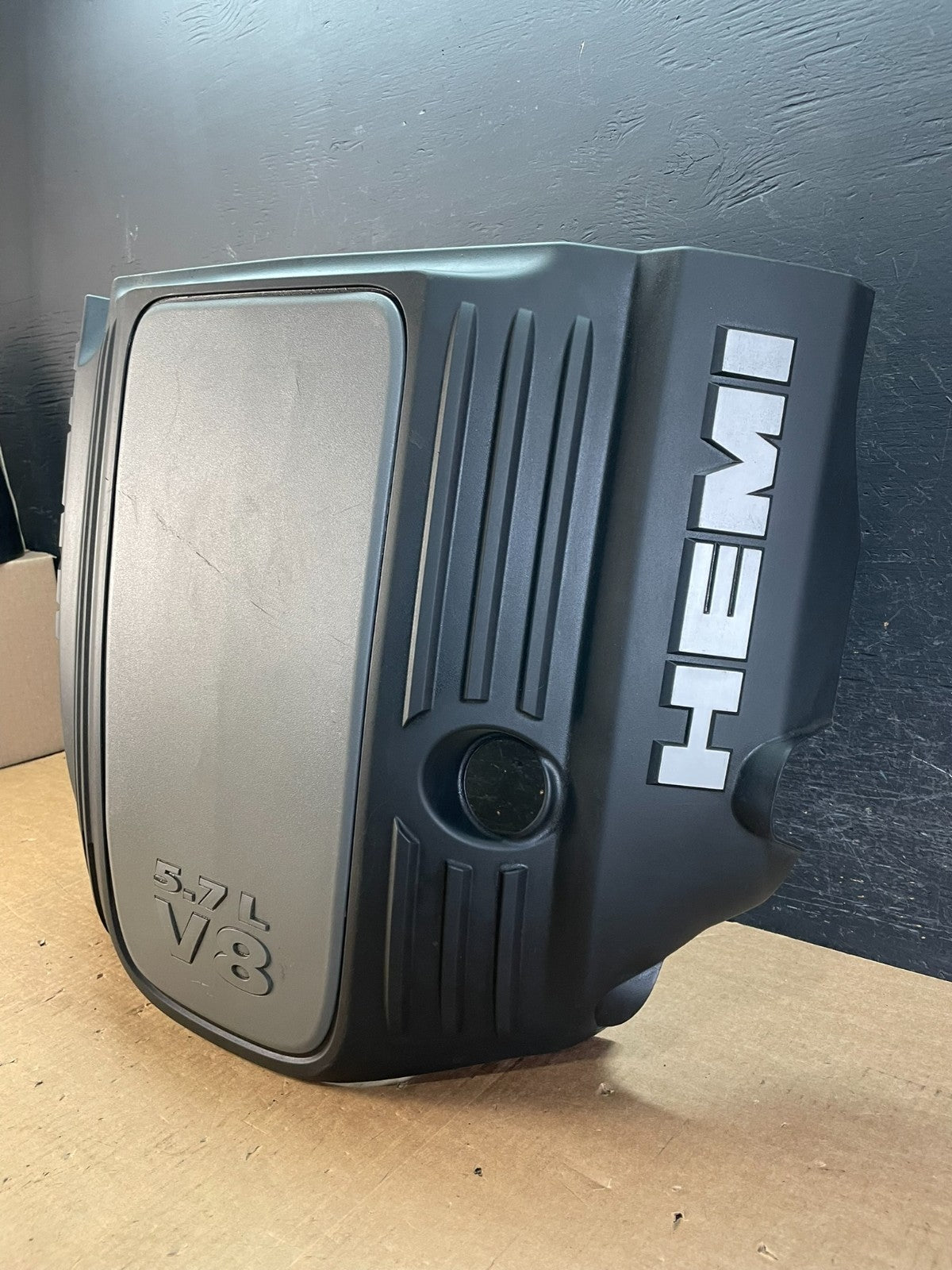 2011 to 2016 Jeep Grand Cherokee 5.7L Hemi Engine Cover Plastic Shield AE8593 DG1