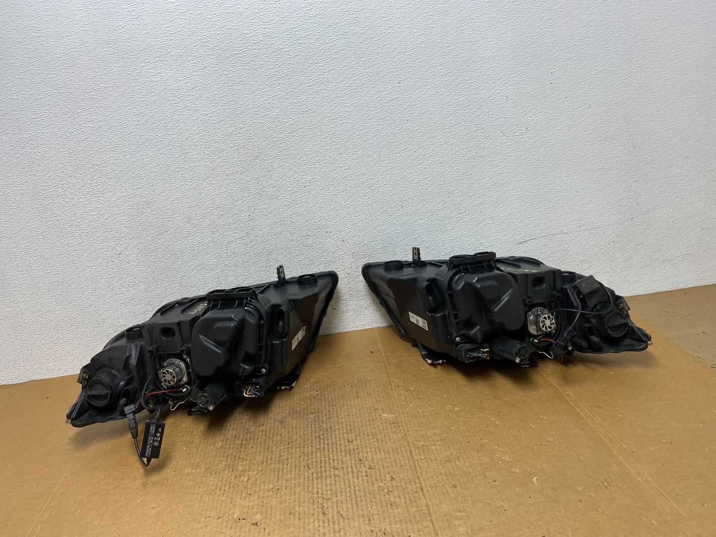 2009-2011 Bmw 3 Series 328i 4/D Sedan Left+Right Headlights Halogen AE1169 DW5