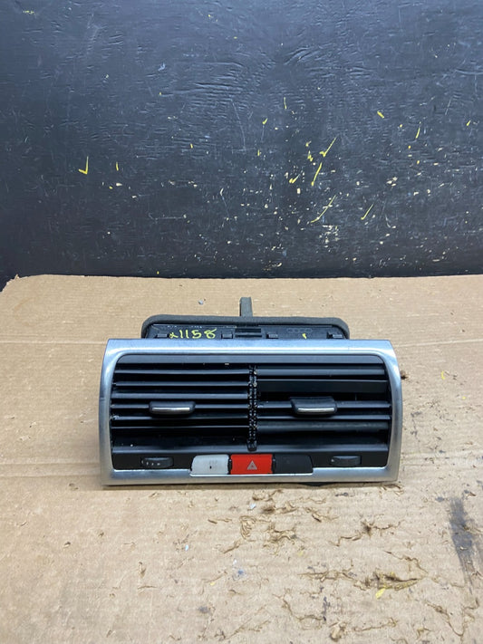 2007 to 2015 AudI Q7 Center Dashboard Air Vent OEM x1158 DG0