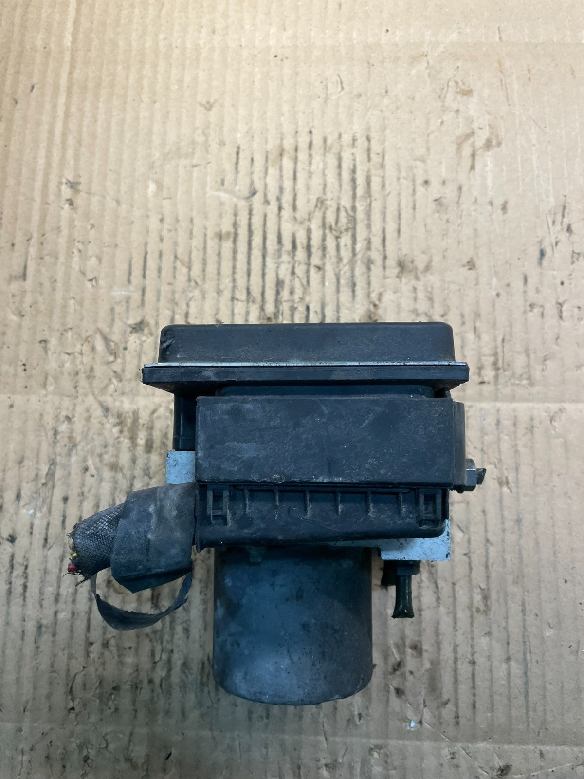 2004 to 2005 BMW 525i ABS Anti-Lock Brake Pump 6758743 X8798 DG2