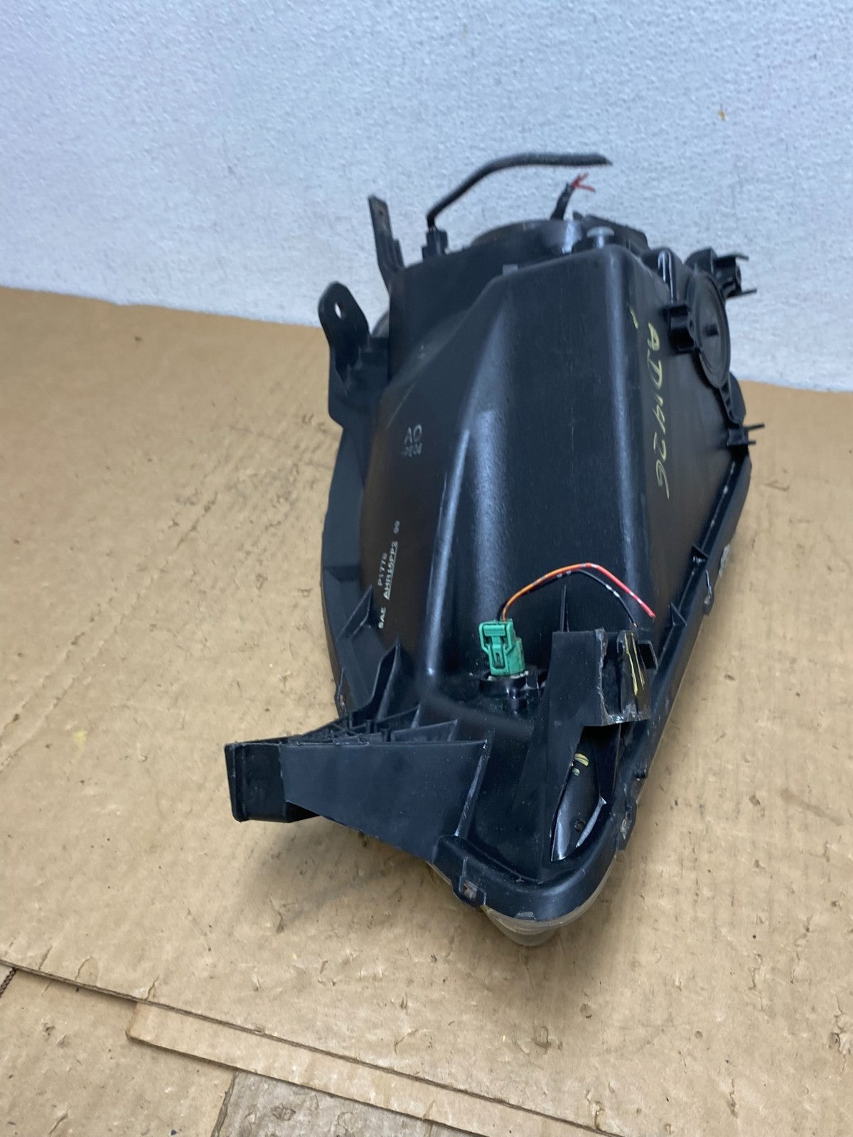 2002 to 2004 Honda CRV CR-V Right Passenger RH Halogen Headlight AD1425 DW8