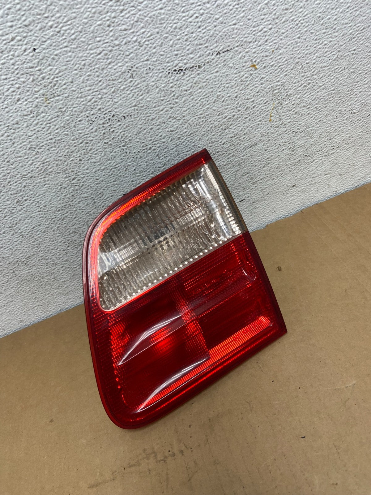 2000-2002 Mercedes-Benz E-Class E320 Wagon Right Inner Tail Light AD2617 DW2